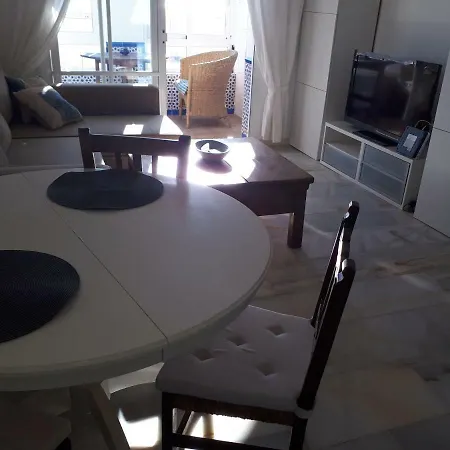 Apartamento En De 1 Dorm, Piscina, Playa Cerca トレモリノス